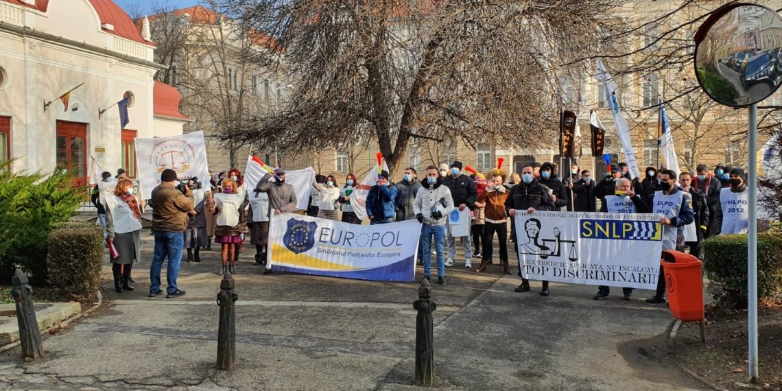 PROTEST al sindicaliștilor din apărare și ordine publică și al grefierilor din Bihor față de înghețarea salariilor
