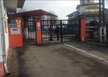 O angajată de la Spitalul de Neuropsihiatrie din Ștei, ÎNJUNGHIATĂ în spate de un bolnav psihic