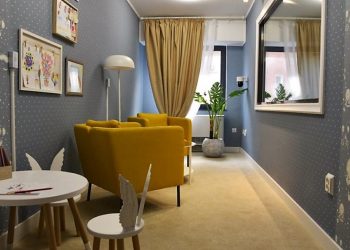 Cameră pentru AUDIEREA copiilor, amenajată în cadrul unui parchet | Este dotată cu camere robotice și sisteme de comunicare la distanță