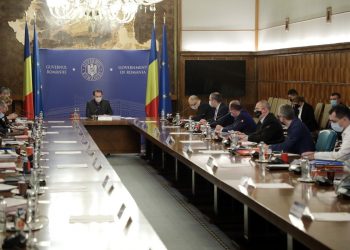 S-a decis | Îngheață pensiile, nu se mai dau vouchere de vacanță și dispar sporurile de 30% din prefecturi