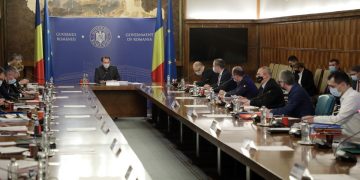 S-a decis | Îngheață pensiile, nu se mai dau vouchere de vacanță și dispar sporurile de 30% din prefecturi