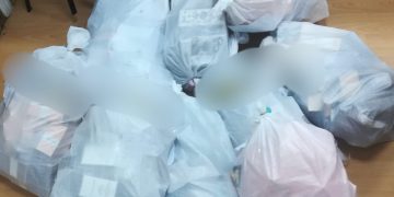 Sute de parfumuri contrafăcute, confiscate de polițiștii orădeni