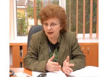 Înalta Curte, sesizată pentru dezlegarea unei chestiuni de drept în dosarul concedierii unei conferențiare de la Universitatea din Oradea