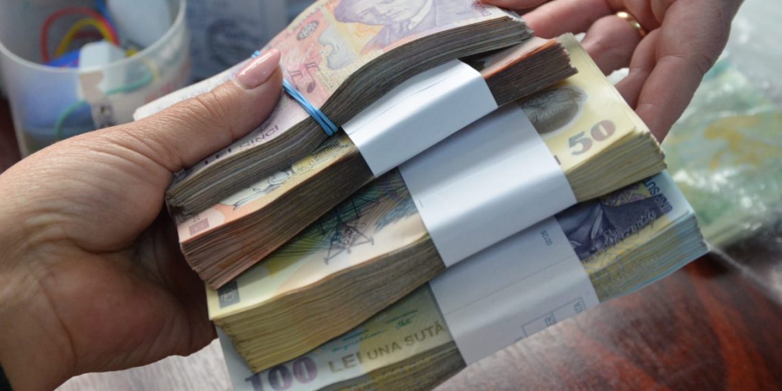 Prejudiciu URIAȘ cauzat de o gestionară de la Casa de Ajutor a Pensionarilor