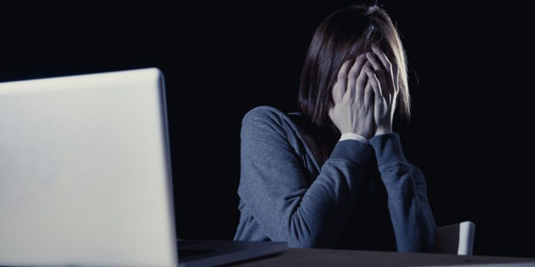 Pornografia din RĂZBUNARE ar putea fi pedepsită cu până la doi ani de închisoare