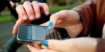 Jaf în centrul Oradei | O tânără a fost atacată în Parcul 1 Decembrie