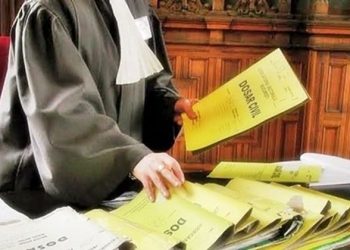 Zeci de mii de euro DAUNE MORALE pentru grefierele care lucrau într-un birou de 14 mp