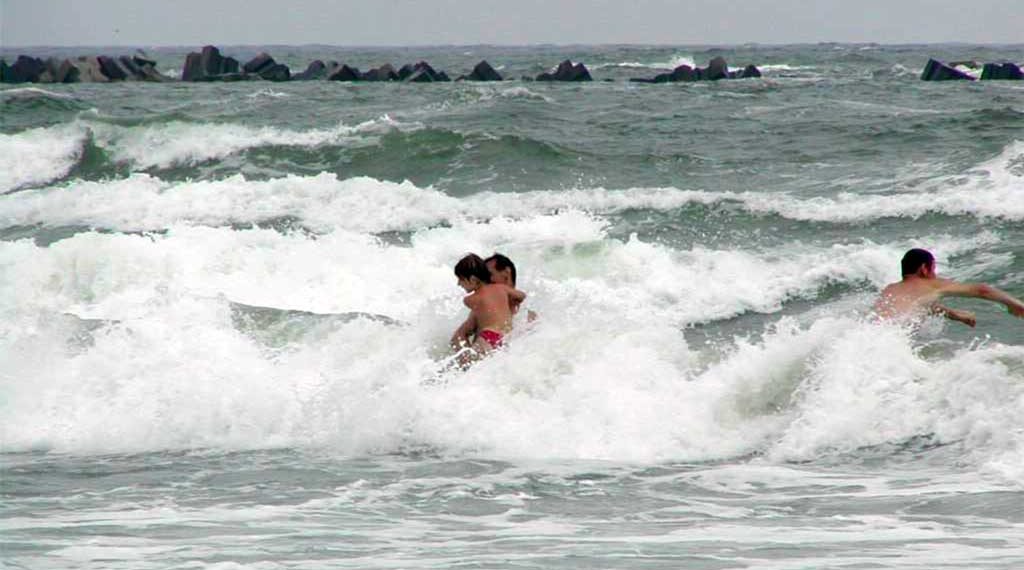 12.000 de euro, despăgubiri morale după înecul unui adolescent aflat într-o tabără, la mare