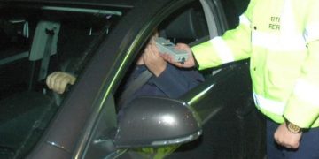 HP admisă | Fapta de a încredinţa vehiculul unei persoane despre care ştia că se află sub influenţa alcoolului