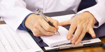 Acordul dintre DIICOT Oradea și o doctoriță acuzată că a emis peste 600 de rețete fictive, respins de Tribunalul Bihor