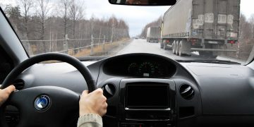 Definiția legală a DEPĂȘIRII,  atacată de un șofer la Curtea Constituțională | Ce au decis judecătorii