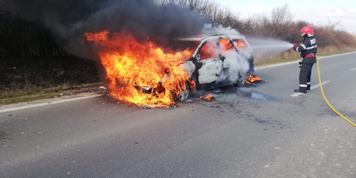 VIDEO-FOTO. ”Mărțișoare” în flăcări pentru pompierii bihoreni | Trei incendii s-au produs în dimineața de 1 martie