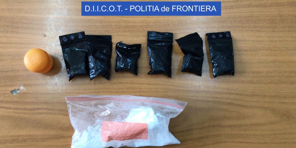 Doi ani și 4 luni de închisoare cu SUSPENDARE pentru 90 de grame de AMFETAMINĂ | Drogurile au fost descoperite la un bărbat, în vama Borș