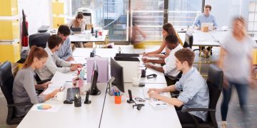 Ordonanța referitoare la KURZARBEIT a fost adoptată de Parlament | Angajatorii pot REDUCE programul salariaților cu până la 80%