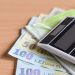 SCĂDERE semnificativă a salariilor din România | Cea mai afectată a fost industria HORECA