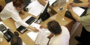 Proiect: Bugetarii vor avea posibilitatea să aleagă între pensie și continuarea muncii până la 70 de ani