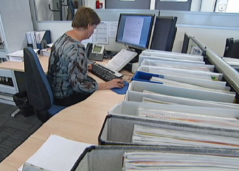 Bugetarii vor avea termen 30 de zile să aleagă dacă ies la pensie sau rămân în câmpul muncii