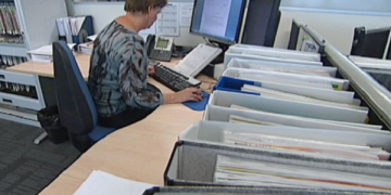 Bugetarii vor avea termen 30 de zile să aleagă dacă ies la pensie sau rămân în câmpul muncii