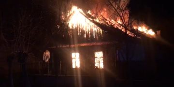 VIDEO. Imagini DRAMATICE ale incendiului care a ucis o femeie într-un sat din Bihor | De unde a pornit focul