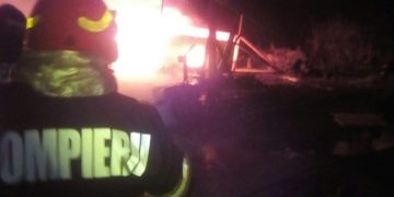 Încendiu în Oradea | 7 mașini dezmembrate au luat foc