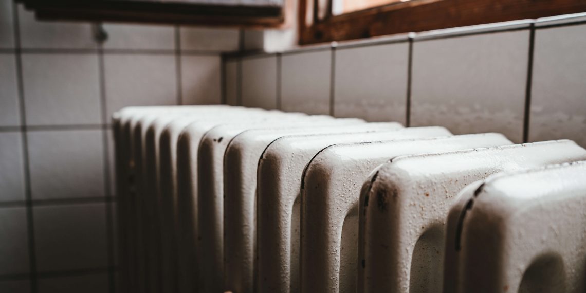 Peste 400.000 de români vor beneficia de AJUTOR pentru încălzire | Legea intră în vigoare la 1 septembrie 2022