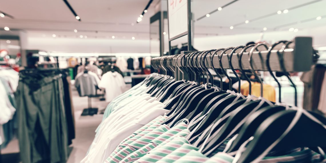 Magazinele vor fi obligate să afișeze cel mai mic preț din ultimele 30 de zile