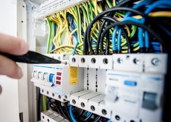 Racordarea la gaze și la rețeaua electrică va fi gratuită | Care sunt condiţiile pe care beneficiarii trebuie să le îndeplinească