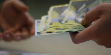 Peste 43.000 de bihoreni, plătiți cu salariul MINIM | Bihorul e pe locul 3 în topul național al salariaților cu venitul cel mai mic