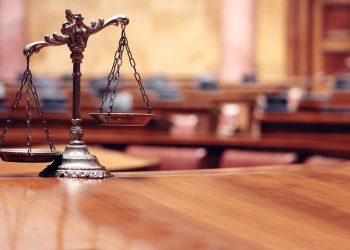 Presiunile cu care se confruntă avocații din România, detaliate în Raportul întocmit de Consiliul Barourilor din Europa privind statul de drept