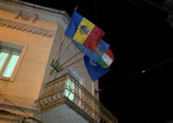 România, CONDAMNATĂ la CEDO în cazul steagului Ținutului Secuiesc arborat de László Tőkés pe balconul biroului său din Oradea