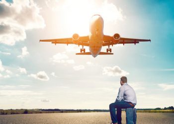 Țepe cu vacanțe INEXISTENTE | Zeci de persoane, înșelate de o patroană din Oradea care le-ar fi vândut pachete turistice și bilete de avion FICTIVE