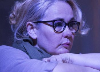 Actrița Ioana Gajdó a câștigat, la Tribunal, procesul cu CJ Bihor | Dispoziția de trimitere în șomaj tehnic a angajaților Teatrului Regina Maria a fost ANULATĂ