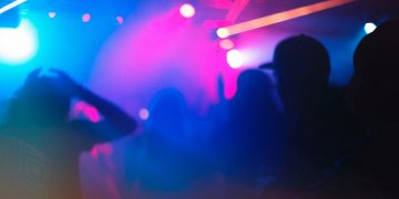 O DISCOTECĂ la care participau 500 de persoane, oprită de polițiștii bihoreni