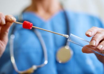 INML, obligat să plătească daune morale de 25.000 de lei după ce a realizat o expertiză ADN cu probe de la altă persoană
