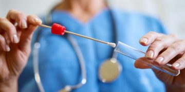 INML, obligat să plătească daune morale de 25.000 de lei după ce a realizat o expertiză ADN cu probe de la altă persoană