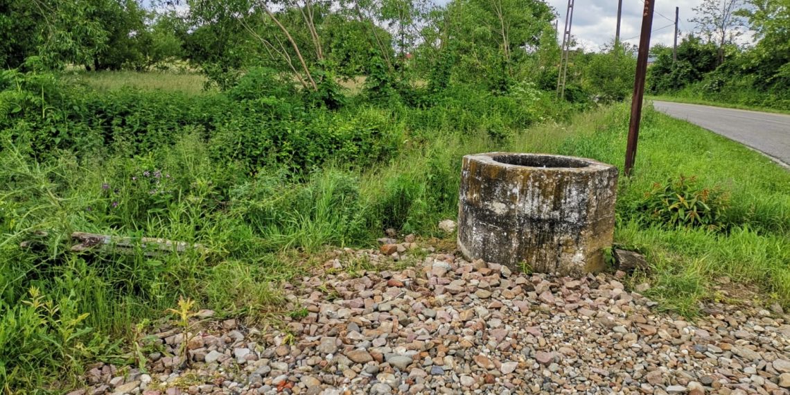 Femeie de 43 de ani, găsită într-o fântână din Bihor | Medicii nu au mai putut să o salveze