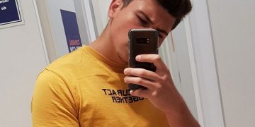 Tânărul care a înjunghiat un polițist de frontieră din Bihor rămâne după gratii | Judecătorii i-au respins cererea de trimitere în arest la domiciliu