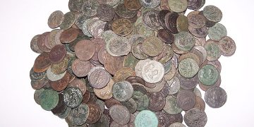 Un bărbat suspectat că a vândut obiecte din patrimoniul național, ACHITAT în apel | I-au fost restituite peste 7.000 de monede antice