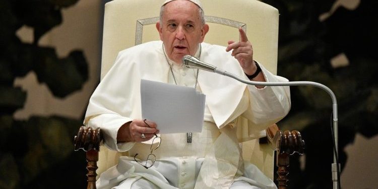 Cardinalii și episcopii vor putea fi judecați de Tribunalul penal laic al Vaticanului | Papa Francisc le-a ridicat imunitatea în fața acestei instanțe