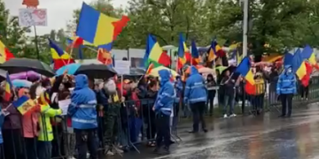 Protest la CCR în ziua în care se decide dacă Legea nr. 55/2020 (privind restricțiile în perioada stării de alertă) este sau nu constituțională