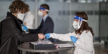 Românii se pot testa în farmacii pentru depistarea COVID-19 | Ministrul Sănătății a semnat un ordin în acest sens (DOCUMENT)