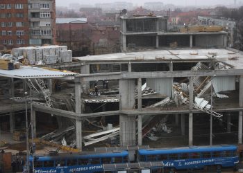 80.000 de euro, daune morale pentru un muncitor rănit după prăbușirea unui planșeu pe șantierul mall-ului Oradea Plaza