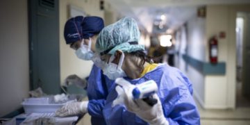 Curtea Supremă, solicitată să dezlege o problemă de drept referitoare la încadrarea asistenților medicali care, ulterior, au absolvit studii superioare