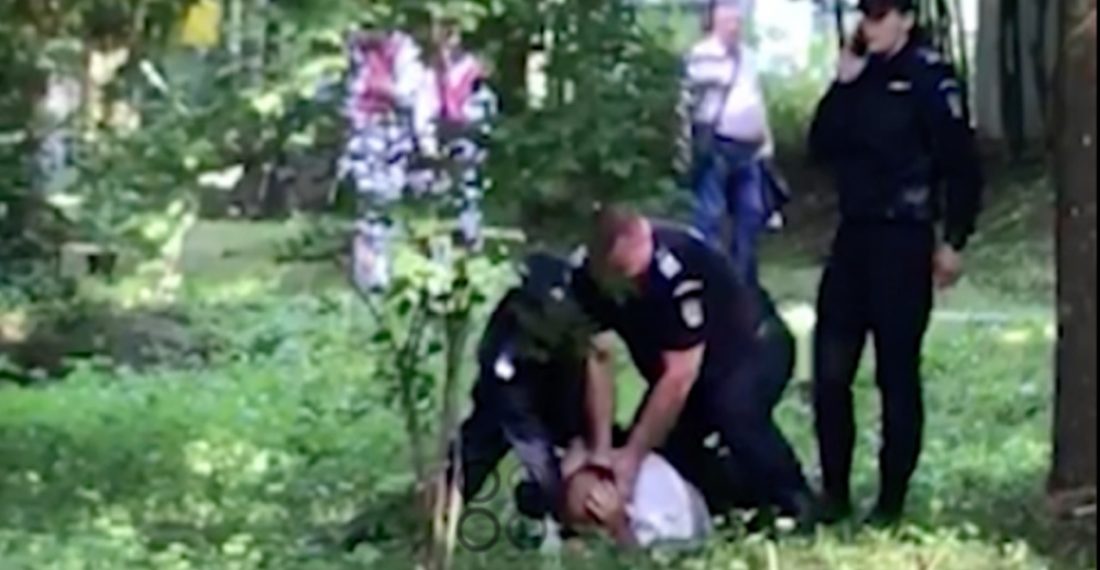 Jandarmerița care a pulverizat spray lacrimogen spre un bărbat care a decedat ulterior a fost condamnată la închisoare cu suspendare