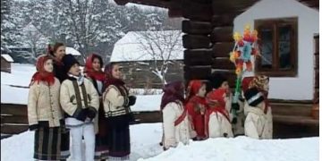 Pe principiul ”iarna car și vara sanie”, în toiul verii a fost promulgată legea zilelor colindului