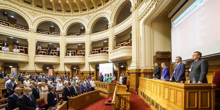 Rezoluție privind apărarea statului de drept și a egalității de arme între acuzare și apărare, adoptată la Congresul Avocaților 2021