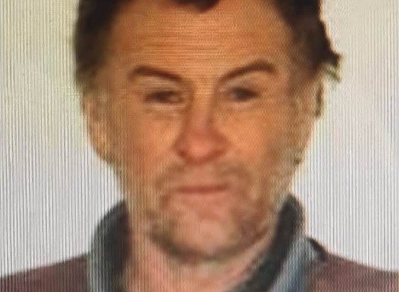 Un pacient al Spitalului de Psihiatrie din Ștei este căutat de Poliție | A plecat din unitatea medicală, unde era internat pentru comiterea unei infracțiuni cu violență