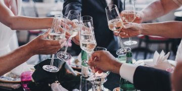 Noi măsuri de relaxare, de la 1 iulie 2021: nunți cu până la 300 de persoane, concerte cu cel mult 2.500 de participanți, localuri deschise până la ora 2:00