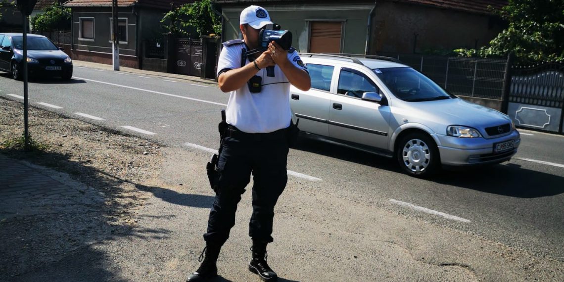 FOTO. Razii ale Poliției, pe drumurile din nord-vestul țării | Sute de amenzi, în valoare de peste 160.000 de lei, au fost date de polițiști rutieri din Bihor