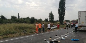 Încă un accident MORTAL la Biharia | Șoferița unui autoturism a murit în urma ciocnirii cu un autotren